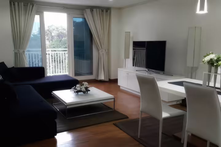บ้านสิริ สุขุมวิท 13 – คอนโด 3 ห้องนอนให้เช่า ใกล้ BTS นานา 55,000 บาท/เดือน