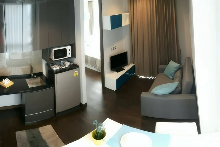 Lumpini Sukhumvit 24 Condo for Rent Near BTS Phrom Phong, 30,000 THB/Month