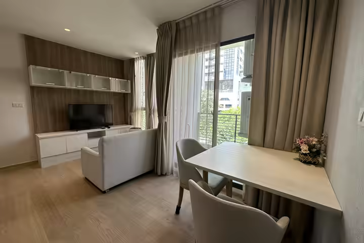 룬에수 통로 5 – 1BR 37.5m2