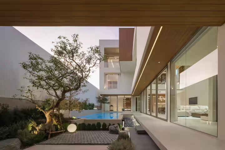 Modern Luxury Pool Villa with Doi