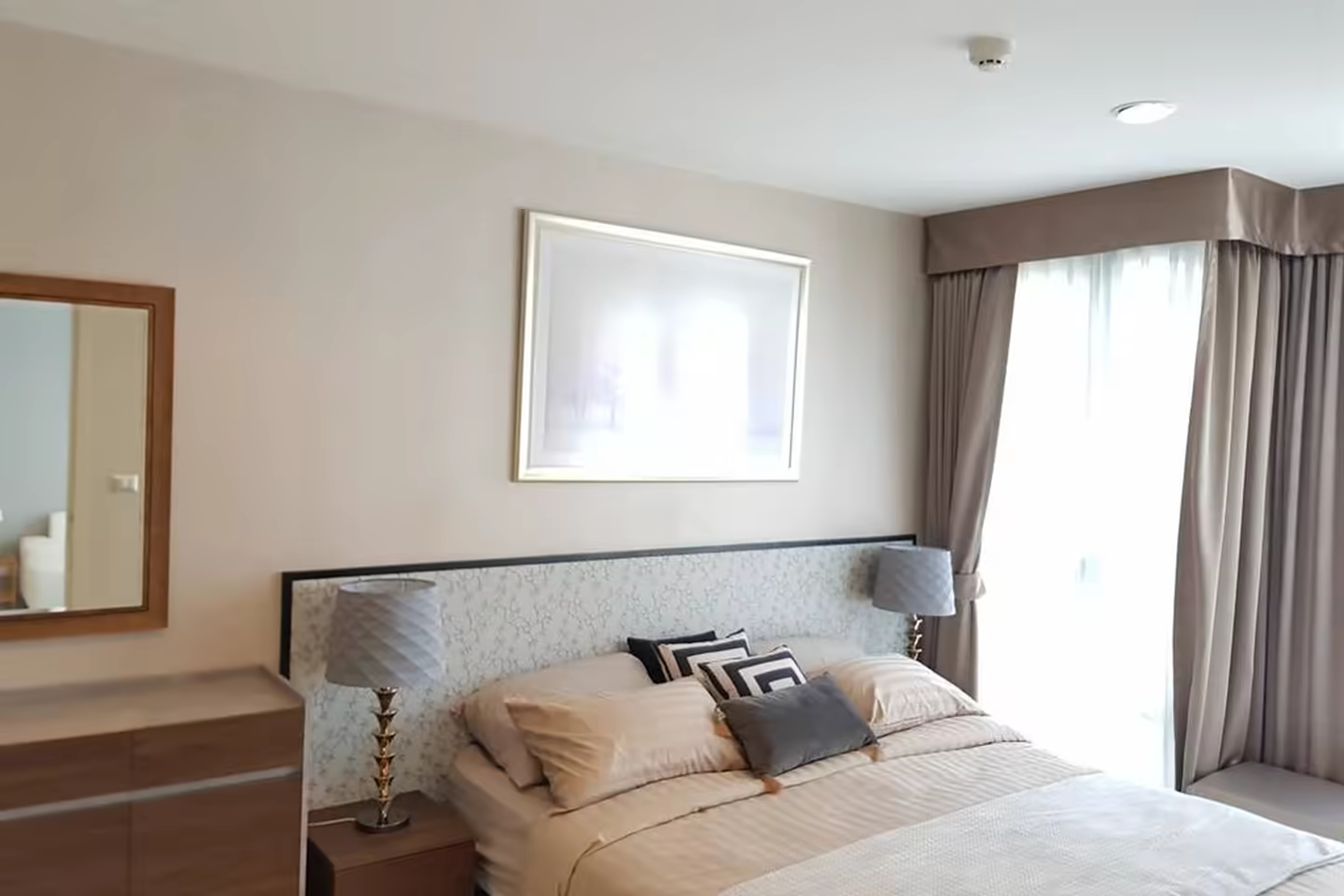 Rhythm Sukhumvit 42 Condo Near BTS Ekamai photo 2