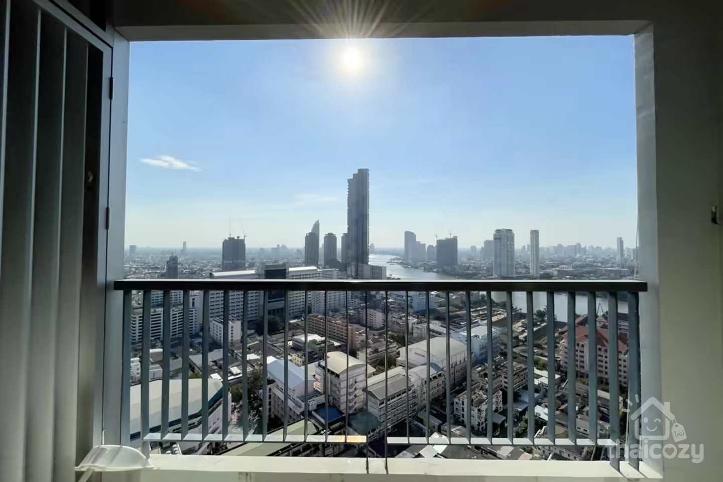 คอนโดฯ ห่าง BTS สะพานตากสิน 300 ม. photo 2