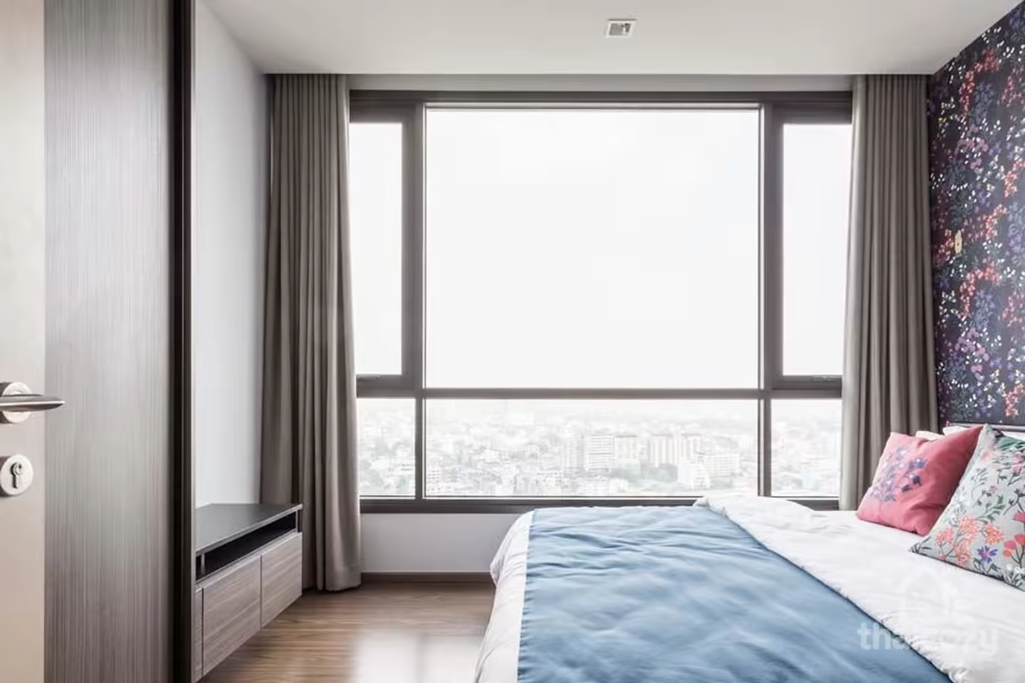 Moderne 1 chambre à coucher près de photo 2