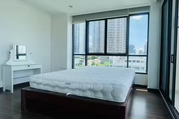 수팔라이 엘리트 사톤-수안플루 2BR 콘도
