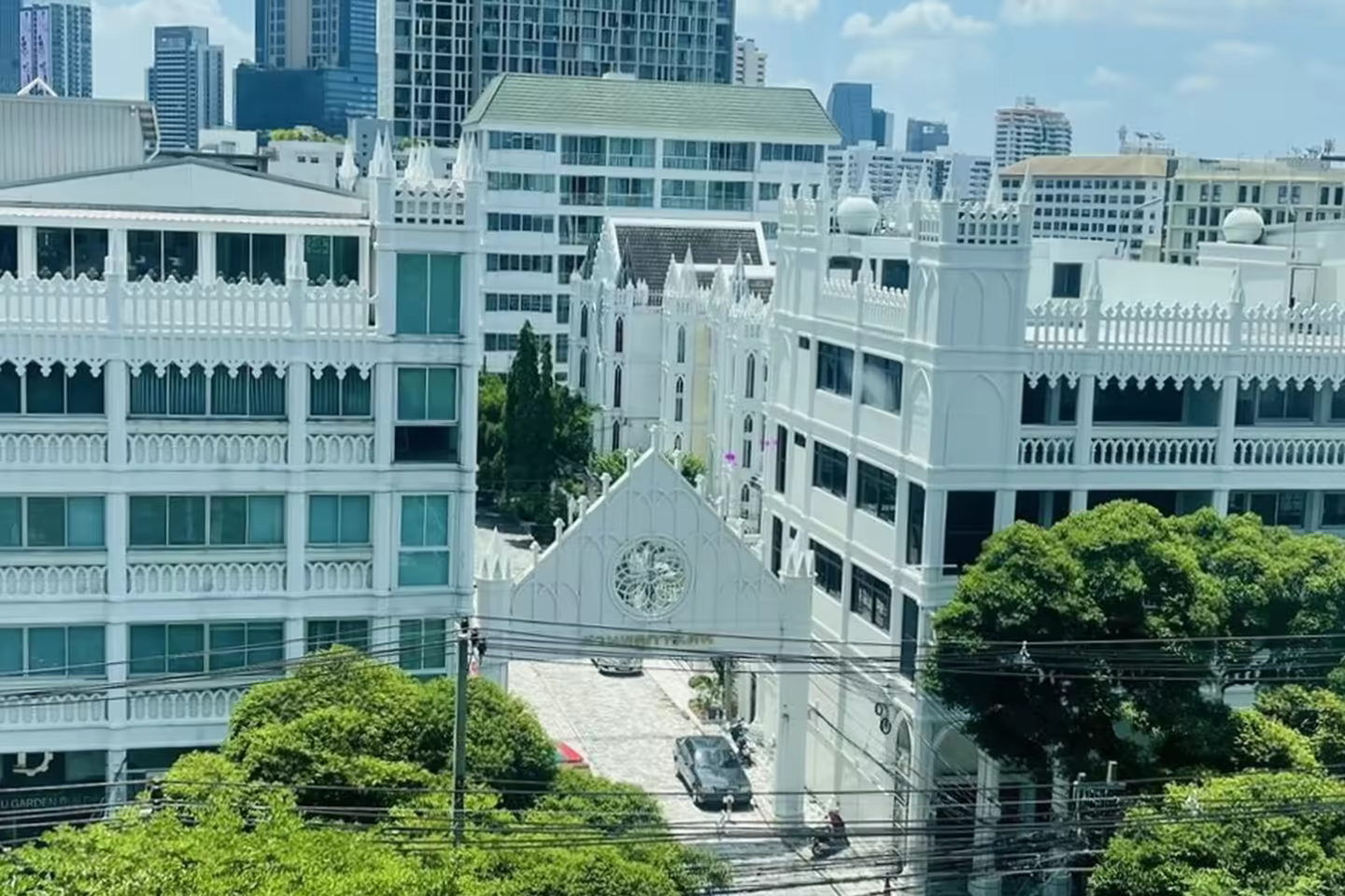 수팔라이 엘리트 사톤-수안플루 2BR 콘도 photo 2