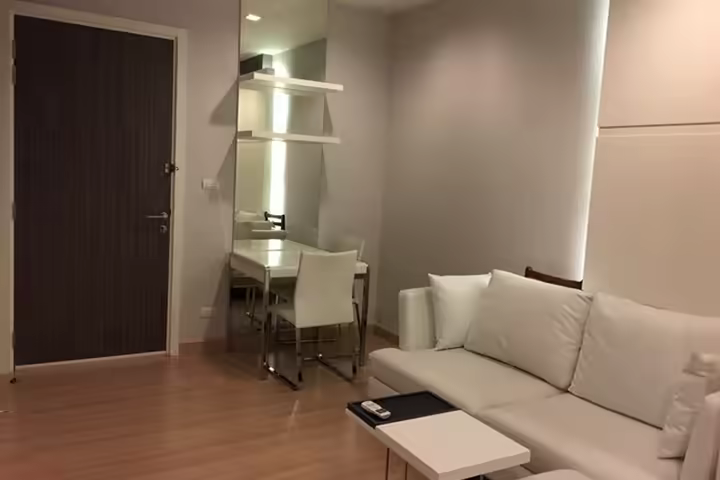 Urbano Absolute Sathon-Taksin 1룸 강변뷰
