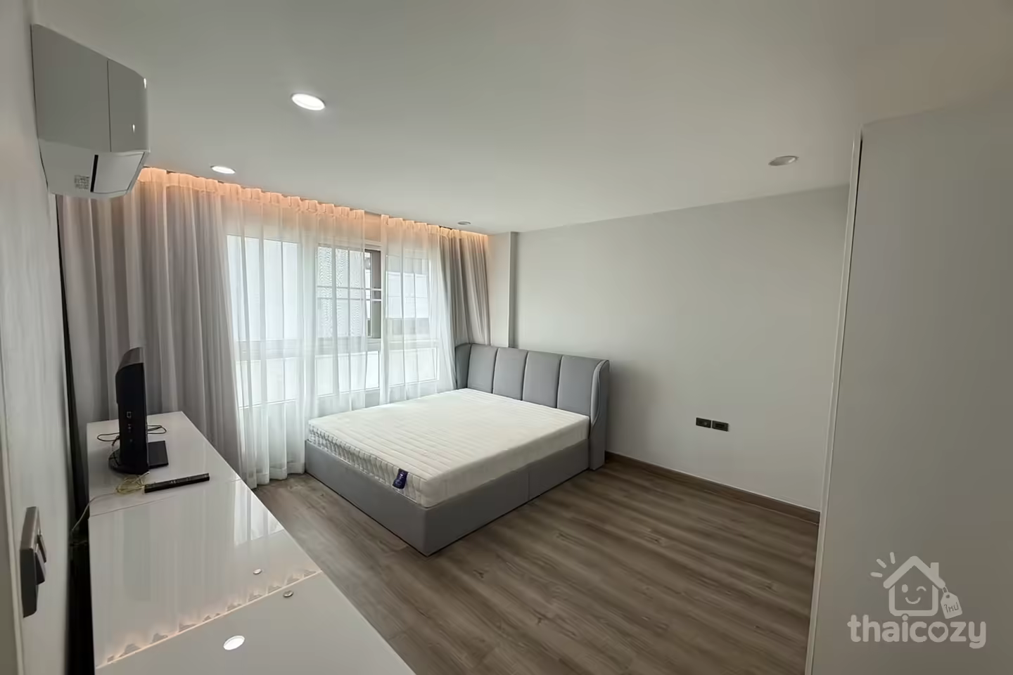 Baan Siri Sukhumvit 13, 2-Bed Condo photo 2
