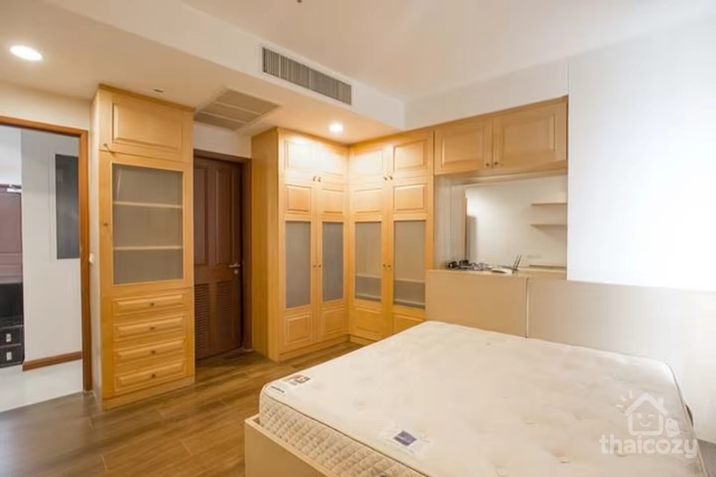 Luxury condominium with beautiful room for rent photo 2