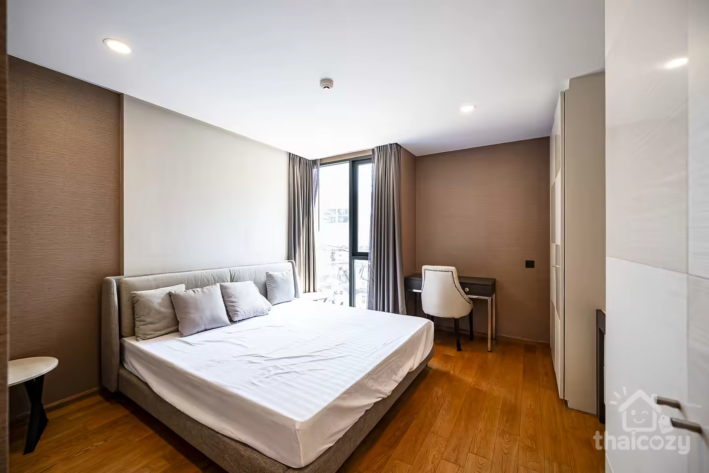 Klass Langsuan 2BR Near BTS Chidlom photo 2