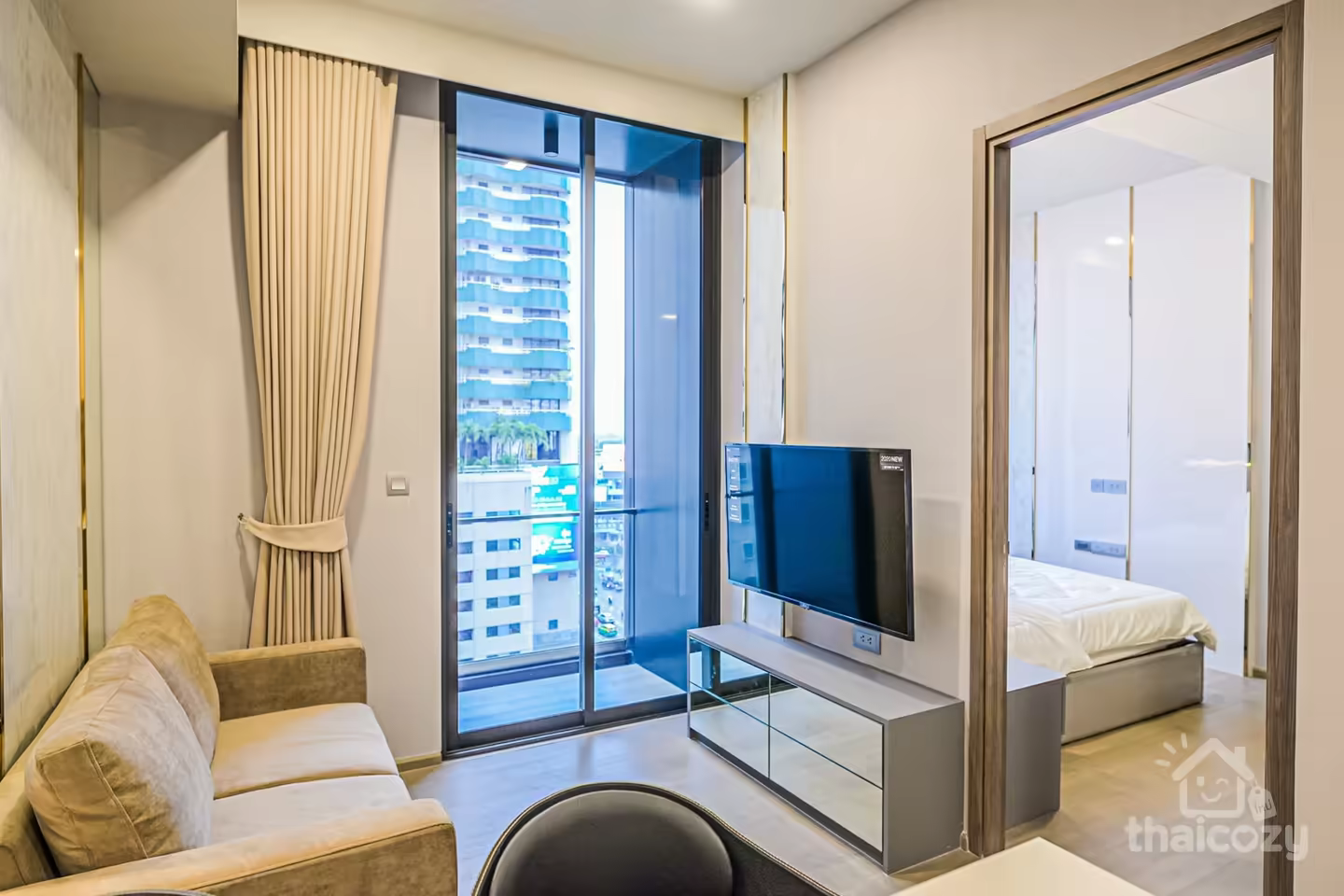 Celes Asoke Luxury Condo Near BTS Asok photo 1