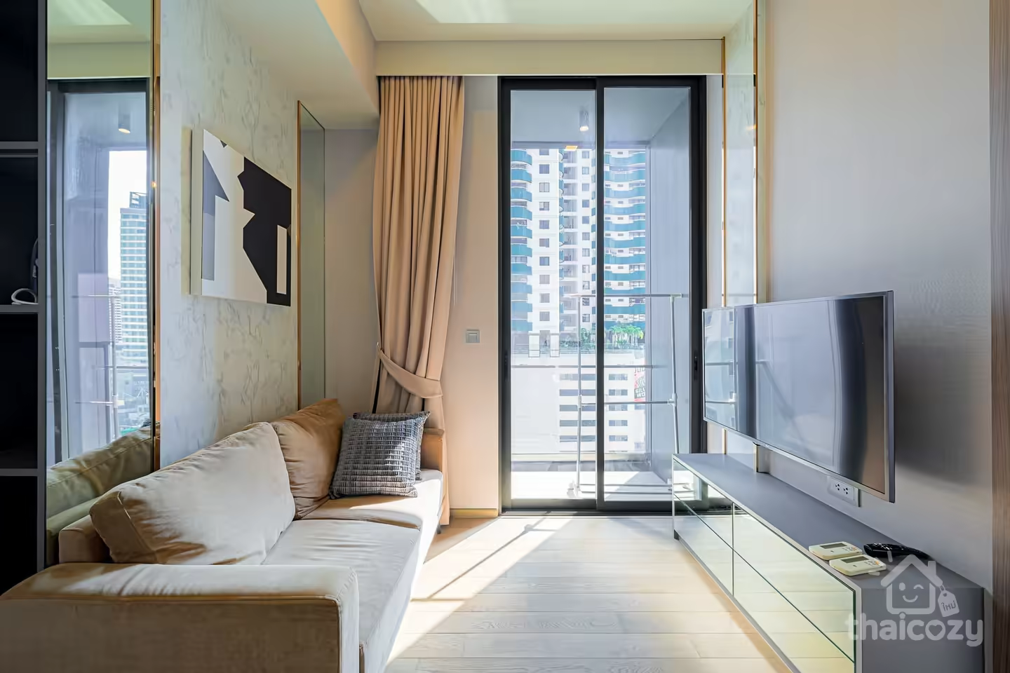 Celes Asoke Luxury Condo Near BTS Asok photo 2