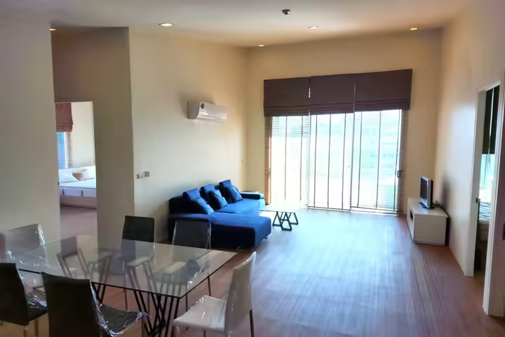 Villa Rachakhru 2BR Condo Near BTS Sanam Pao