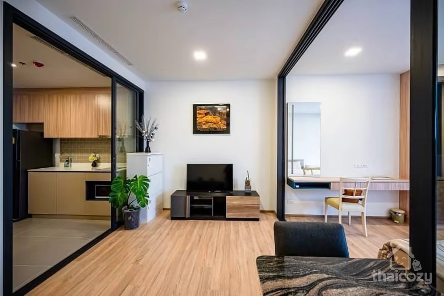 XT Phayathai 1-Bed Condo near BTS photo 1