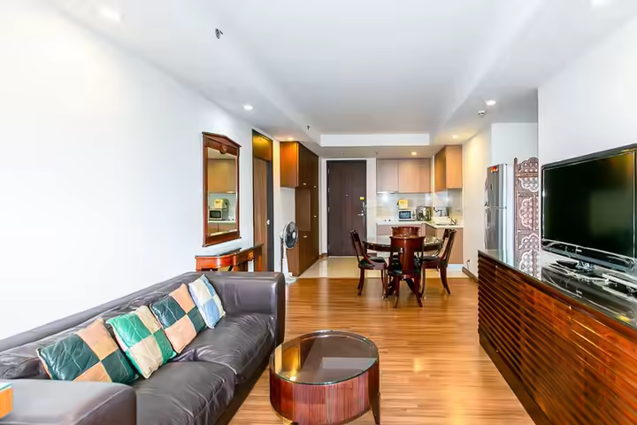 170m to BTS Rajdamri, distinctive condo