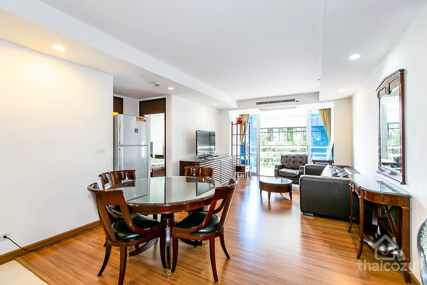 170m to BTS Rajdamri, distinctive condo photo 2