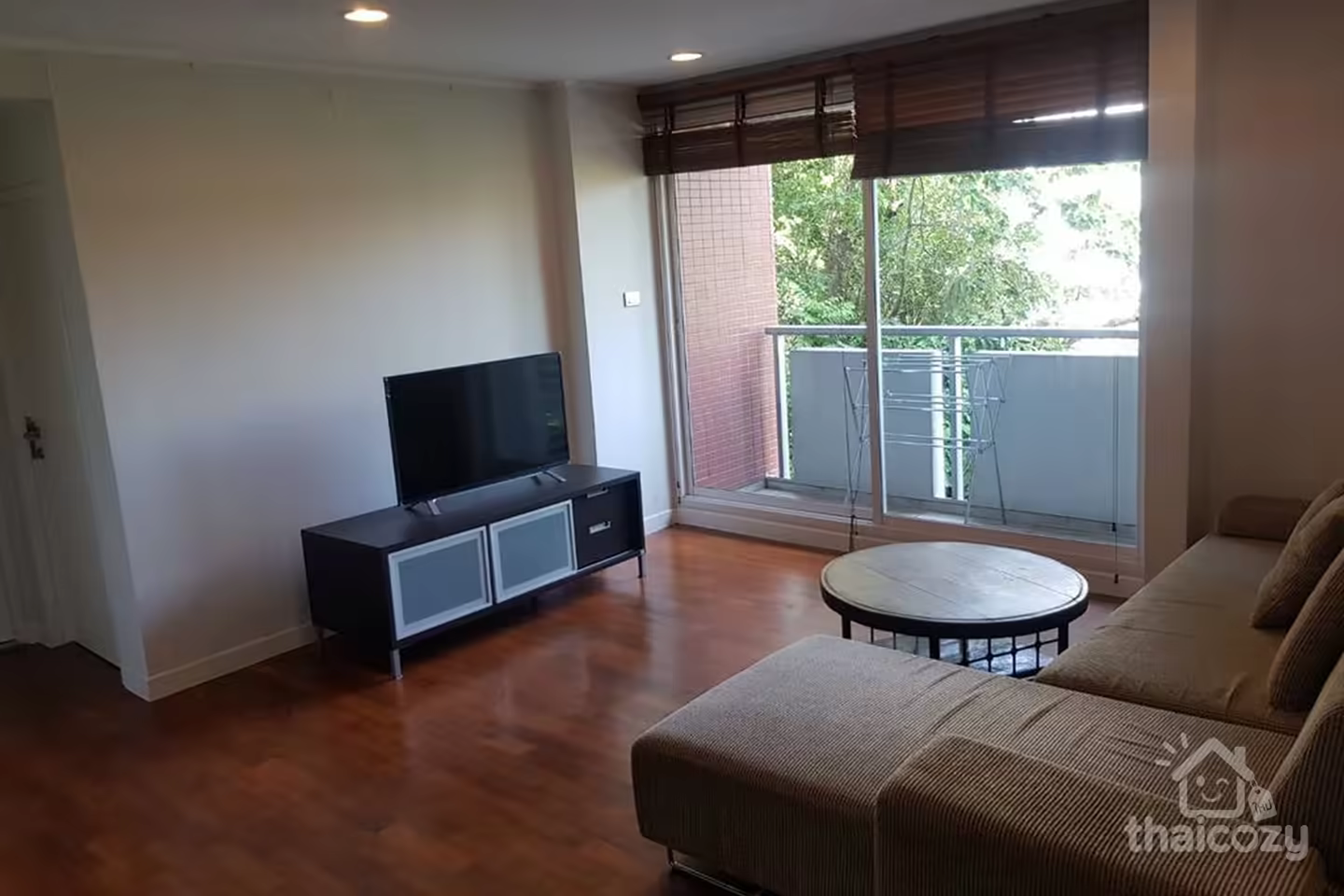 Low-Rise Condo Near BTS Phloen Chit photo 1