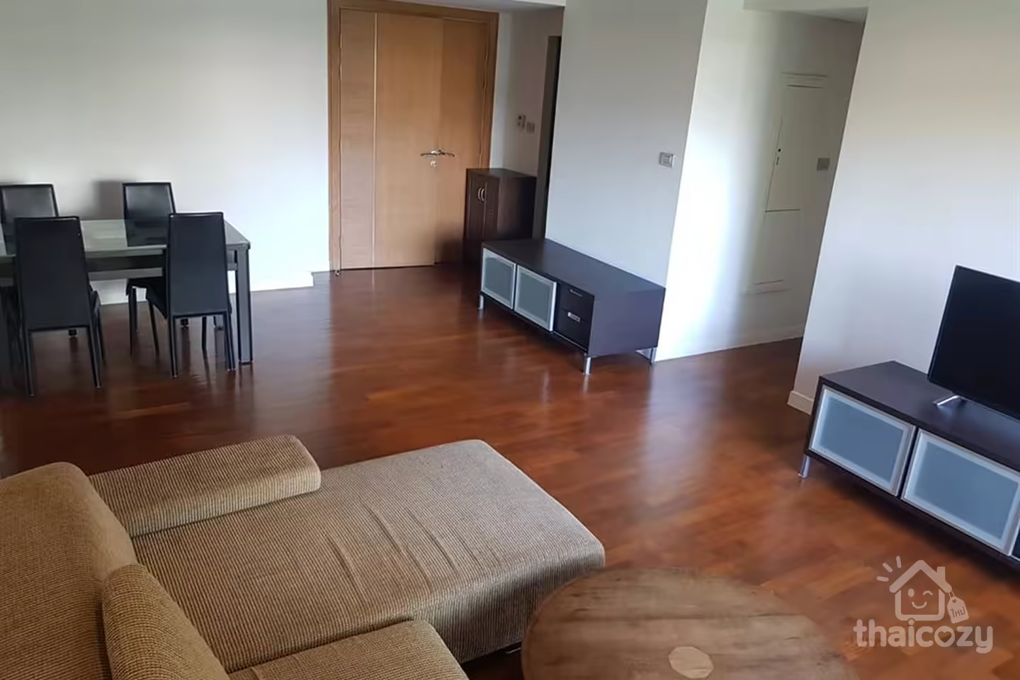 Low-Rise Condo Near BTS Phloen Chit photo 2
