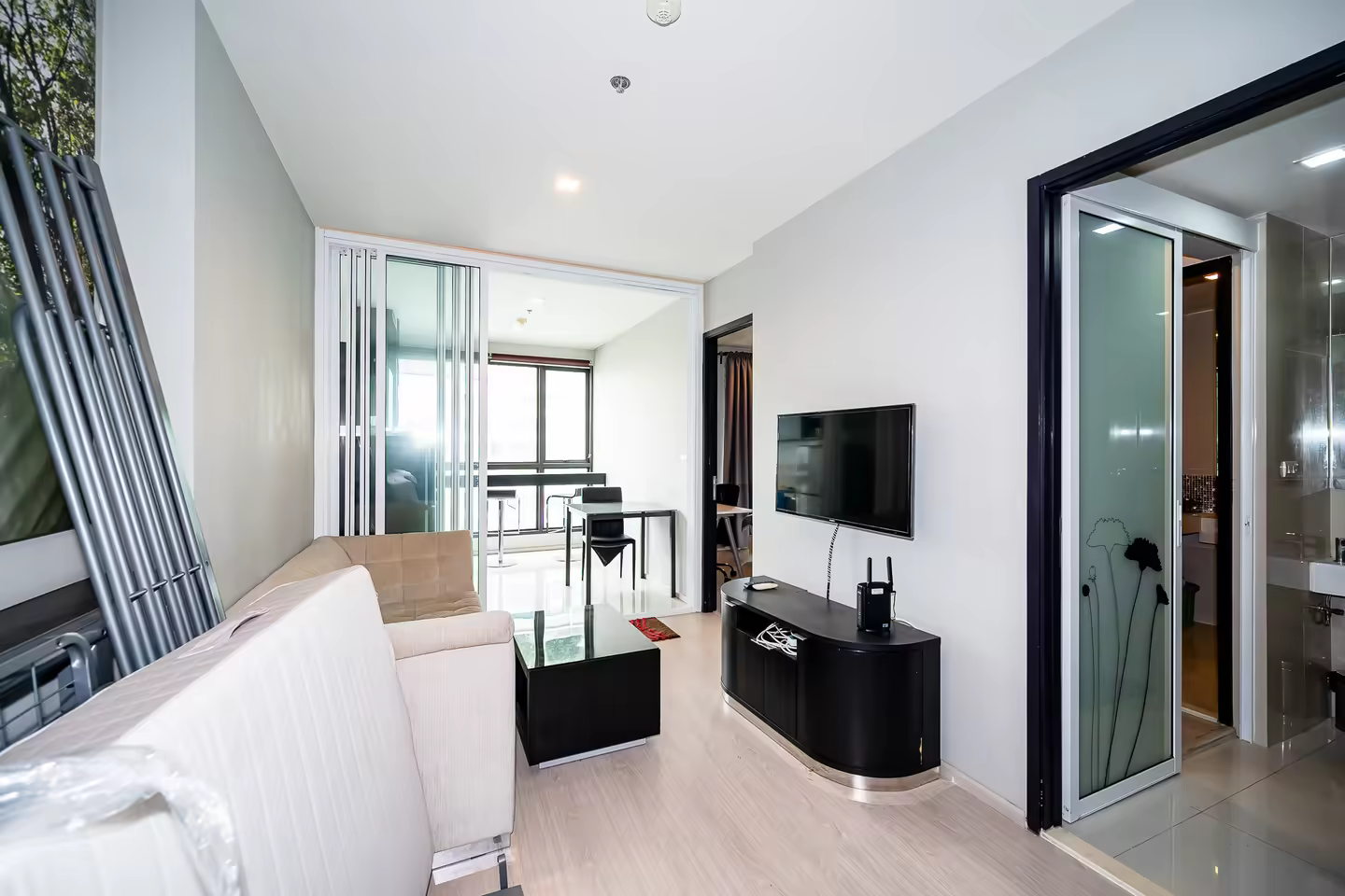 0m to BTS Phra Khanong, Easy Access Condo photo 1