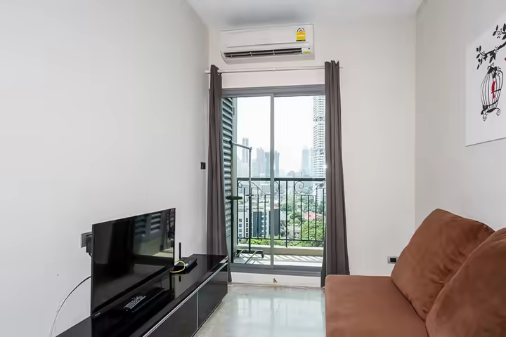 Ready to move in for sale!! Perfectly situated in Sukhumvit.