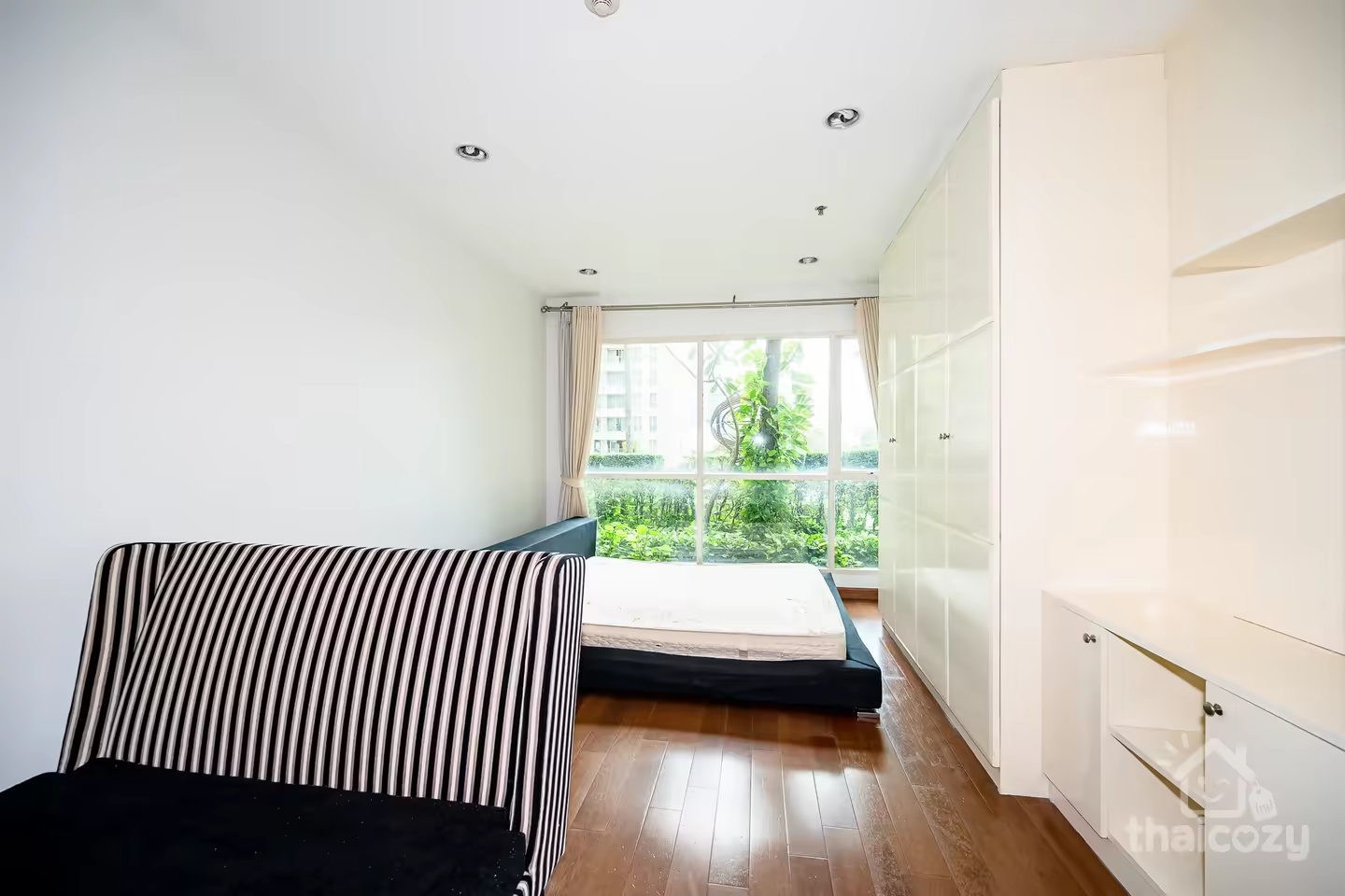 Luxury Condo at The Address Chidlom photo 2