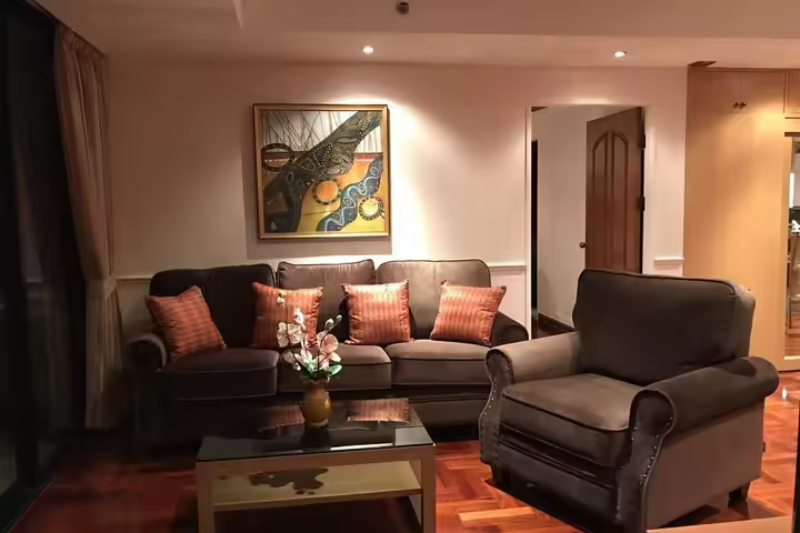 2-Bed Condo for Rent Near BTS Asok