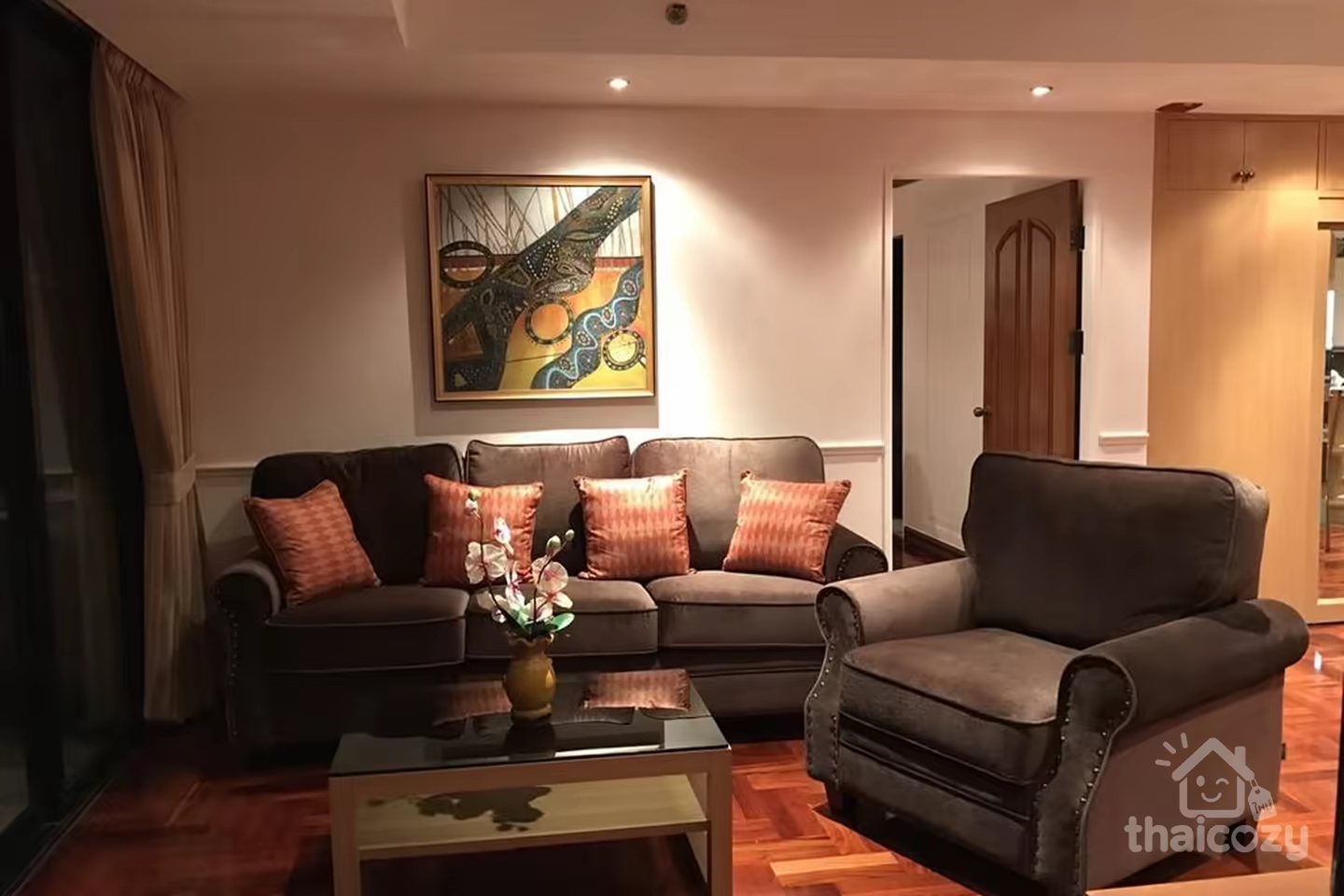 2-Bed Condo for Rent Near BTS Asok photo 1