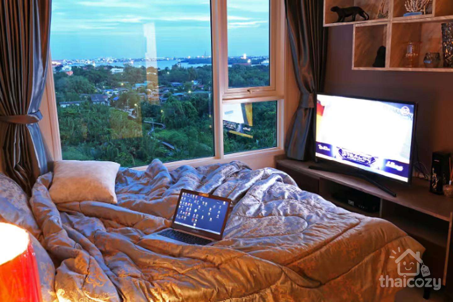 The corner unit for sale with the usable area of 48 sq.m.  in Aspire Erawan photo 2