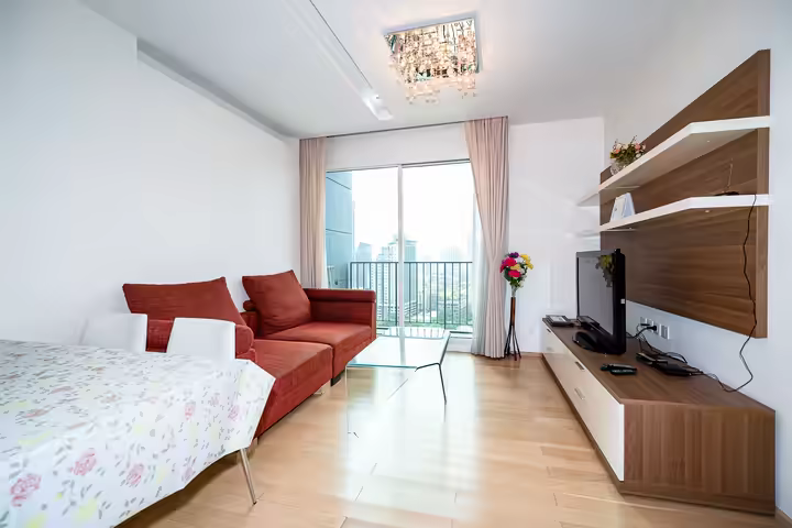 Siri at Sukhumvit is centrally located between Soi Sukhumvit 38 and 40 near BTS Thonglor