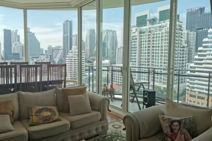 Luxury condo, private in Asok center
