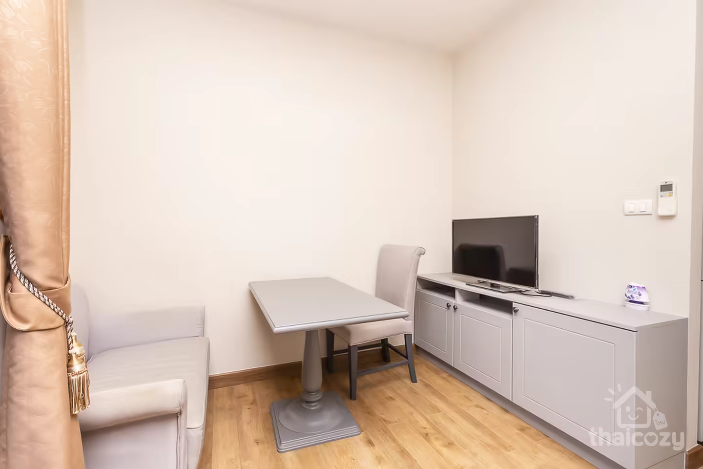 Condo by mainroad, near BTS Saphan Kwai photo 1