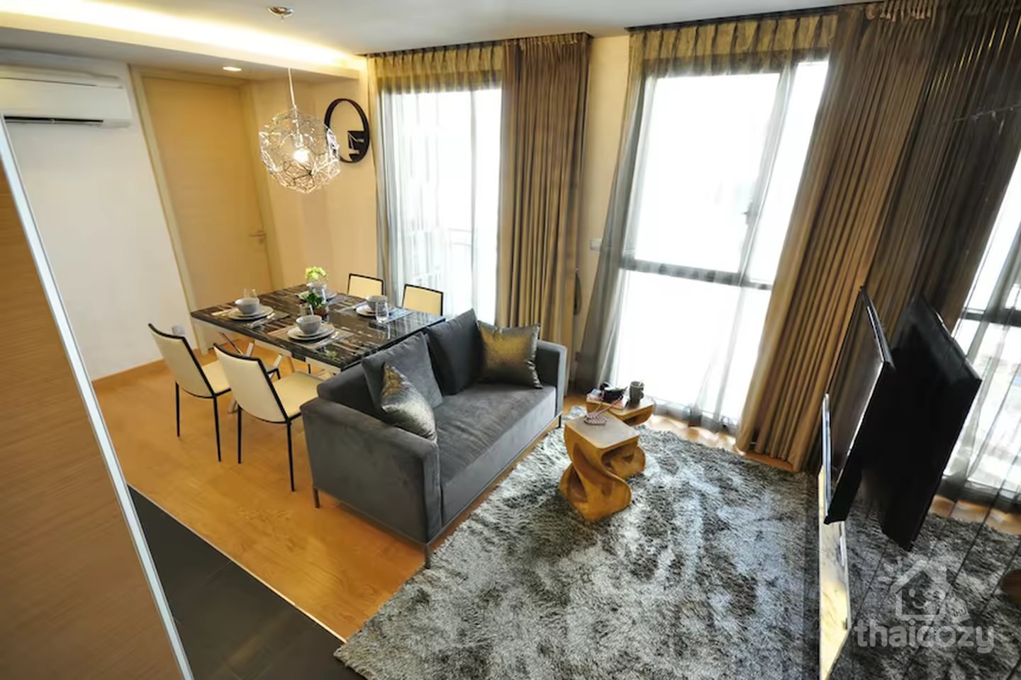 Easy accessible to BTS Thonglor and Japanese community area. photo 1