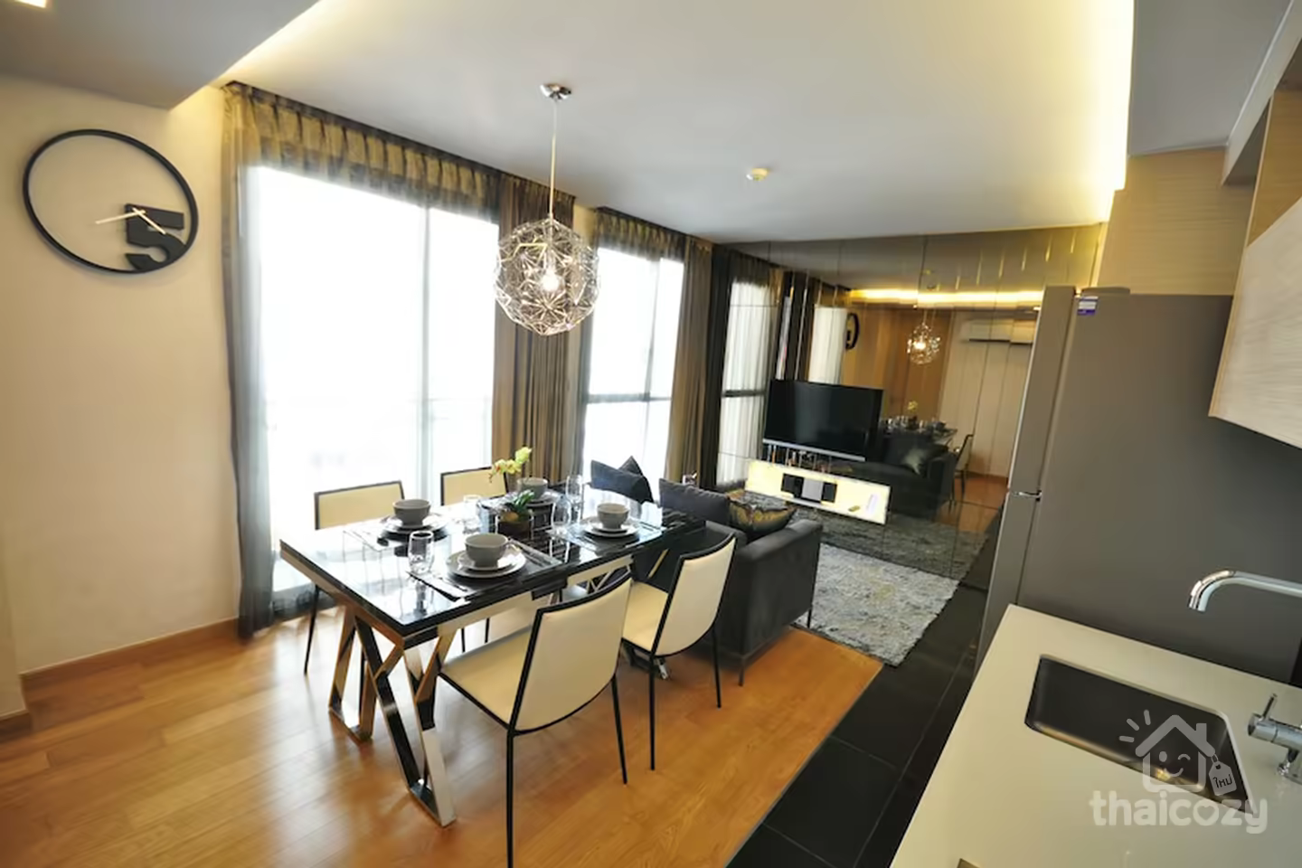Easy accessible to BTS Thonglor and Japanese community area. photo 2