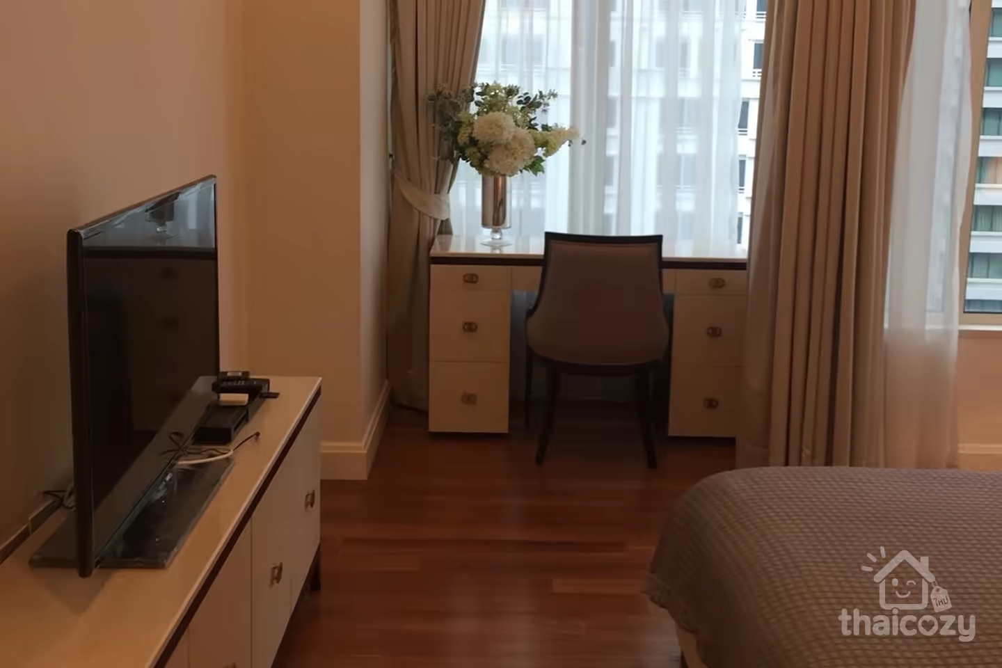 Q Langsuan, the spacious 2 bedrooms unit in the sought after location area photo 2