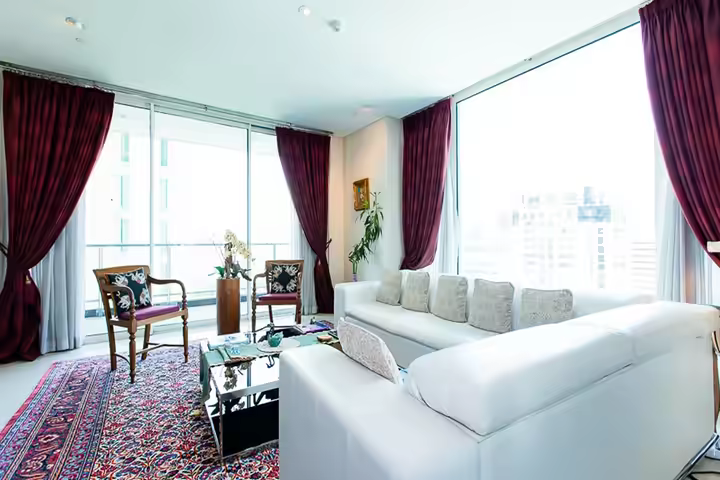 Presented in immaculate unit in The Park Chidlom and ideally positioned in Chidlom area
