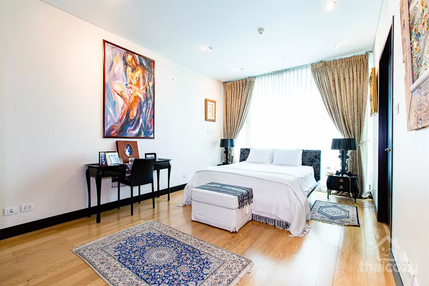 Presented in immaculate unit in The Park Chidlom and ideally positioned in Chidlom area photo 2