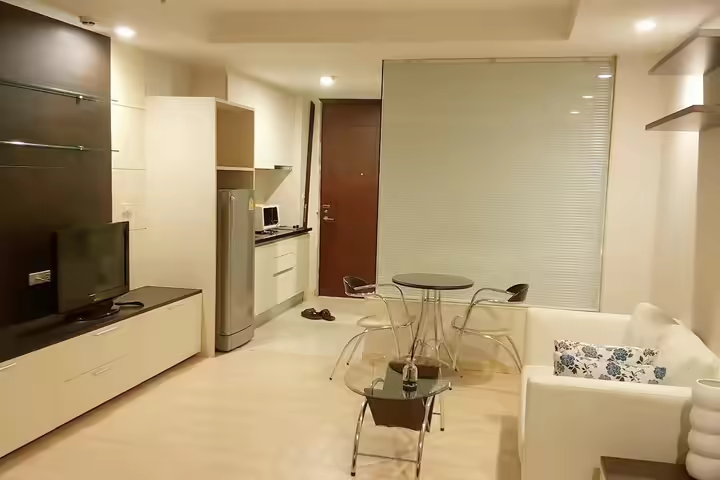 170m to BTS Rajdamri, distinctive condo