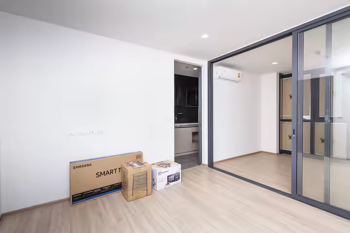 1BR High-Floor Condo Near Ramkhamhaeng BTS