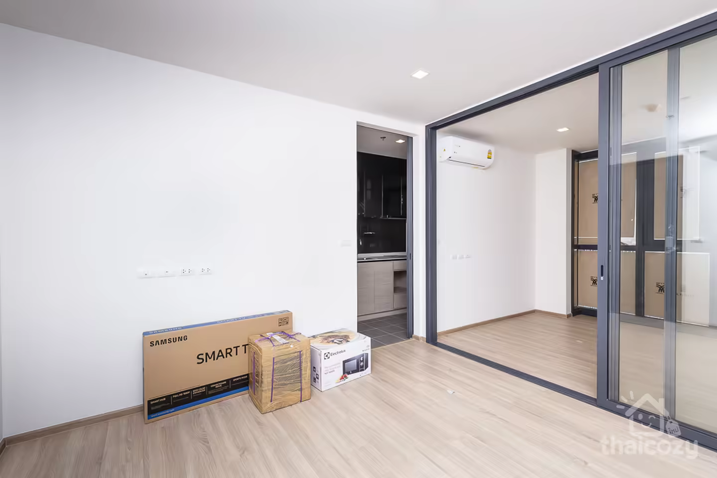 1BR High-Floor Condo Near Ramkhamhaeng BTS photo 1