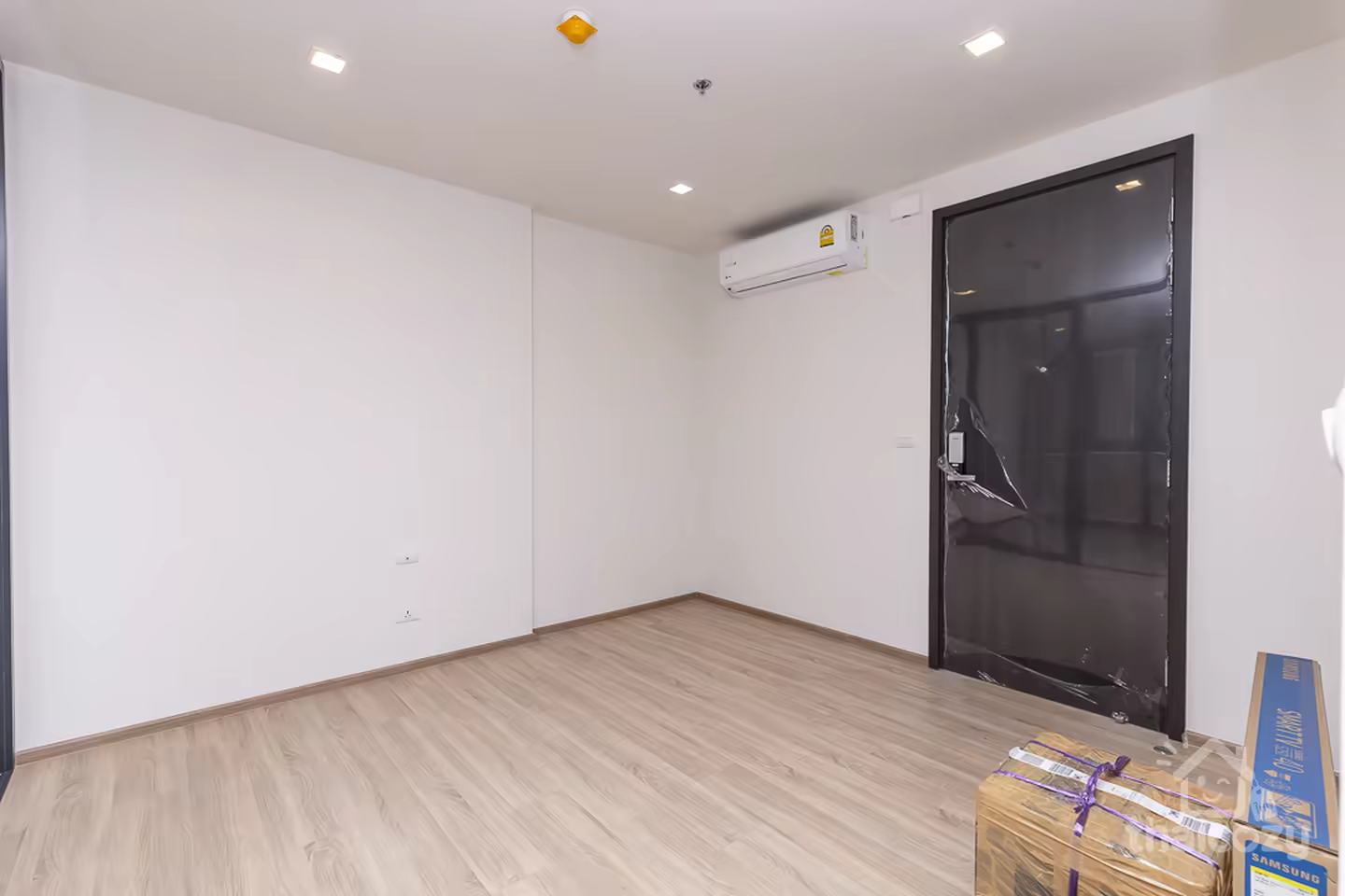 1BR High-Floor Condo Near Ramkhamhaeng BTS photo 2
