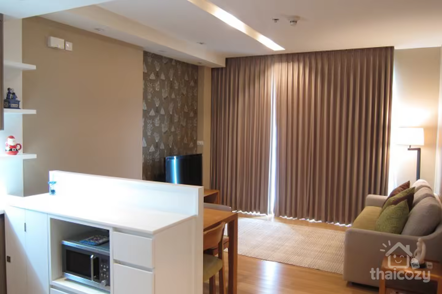 Redecorated Condo Near BTS Thong Lo photo 1
