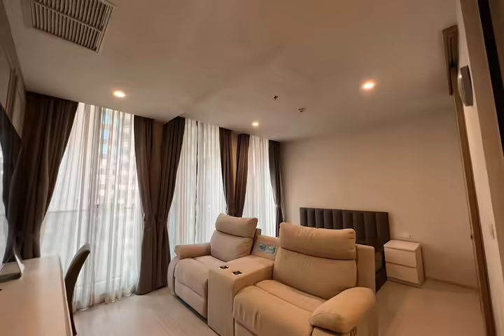 คอนโดหรู 1 ห้องนอน ใกล้ BTS ปล่องชิต
