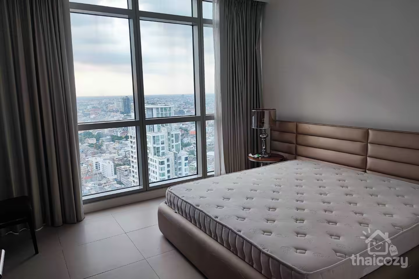 คอนโดหรูวิวแม่น้ำ ใกล้ CBD และ BTS สะพานตากสิน photo 2
