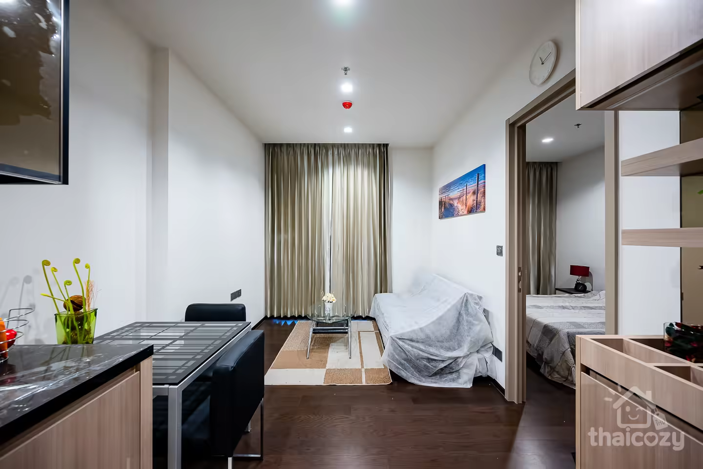 Condo for SALE only one stop away from the famous shopping centre like SIAM PARAGON. photo 1
