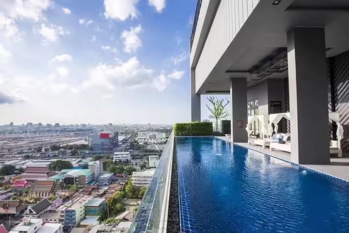Condo by mainroad, near BTS Saphan Kwai