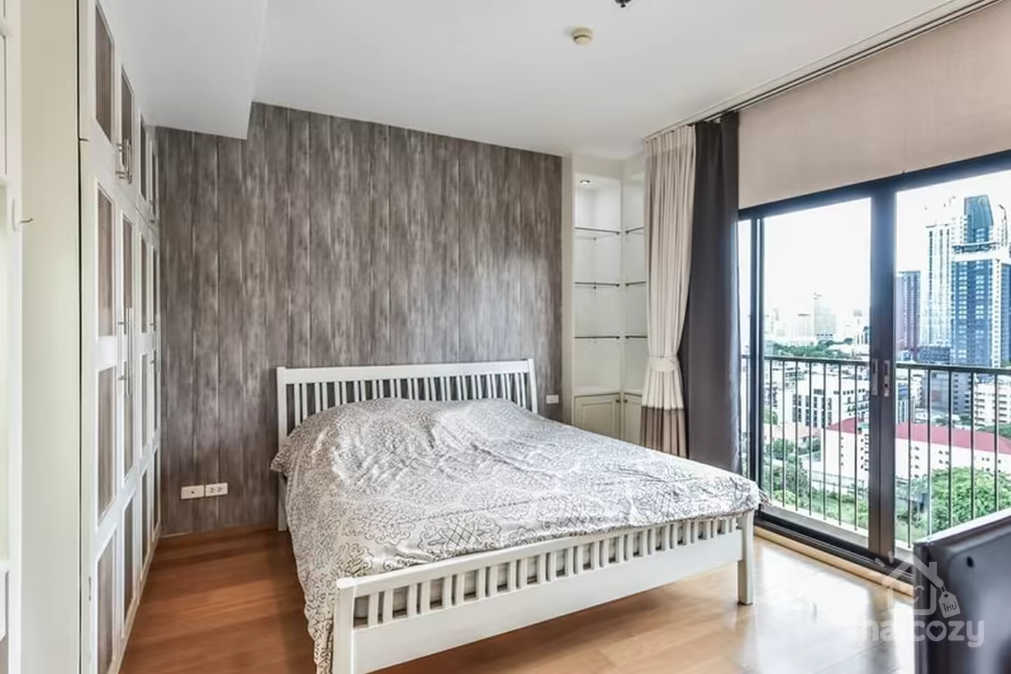 BTSパヤータイ駅近くの便利なコンド photo 2