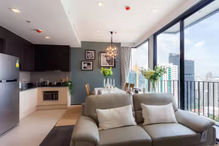Edge Sukhumvit 23, 아속 비즈니스 중심지 인근