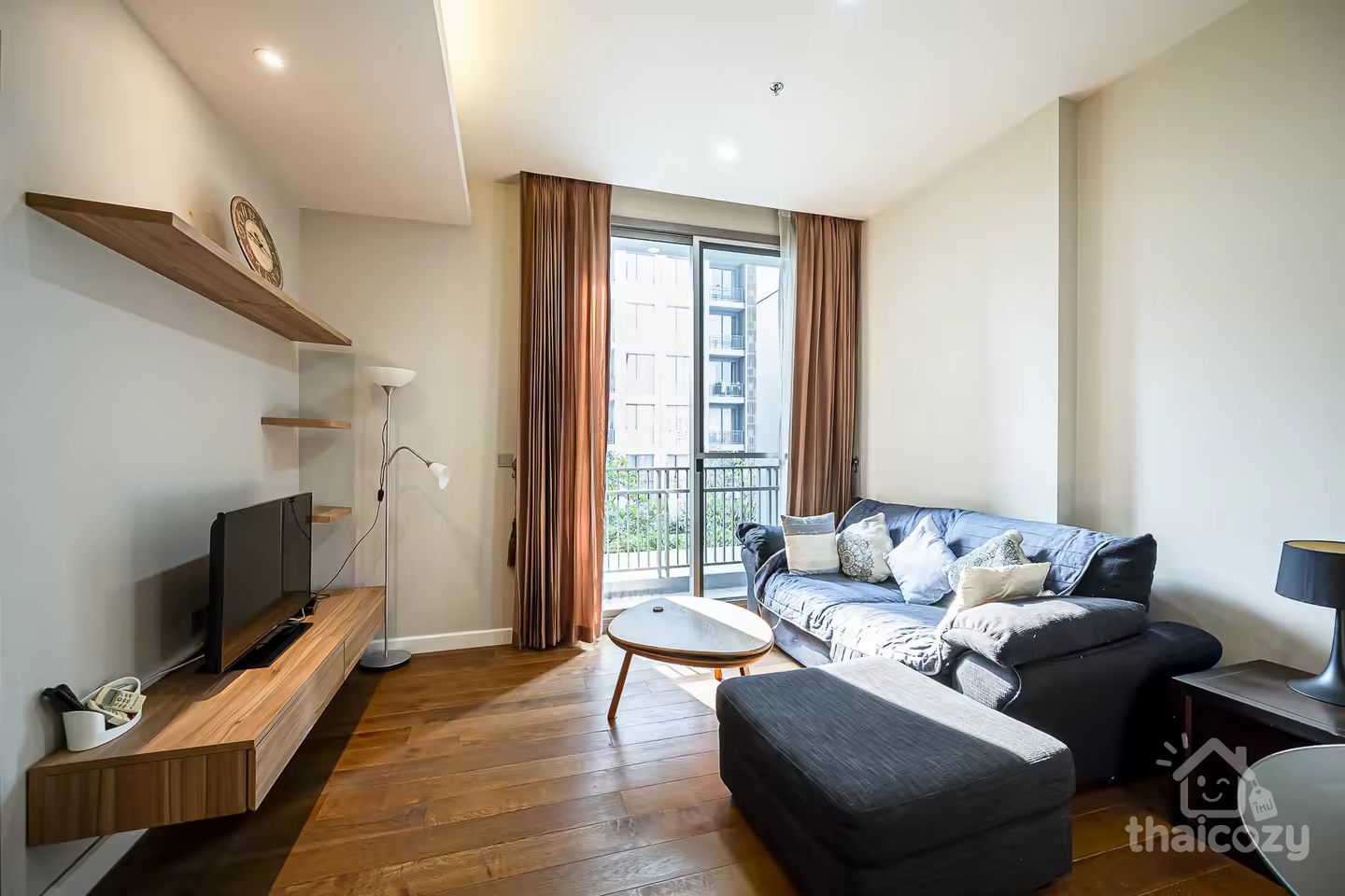 Quattro by Sansiri, luxueux studio orienté est avec vue piscine et photo 1
