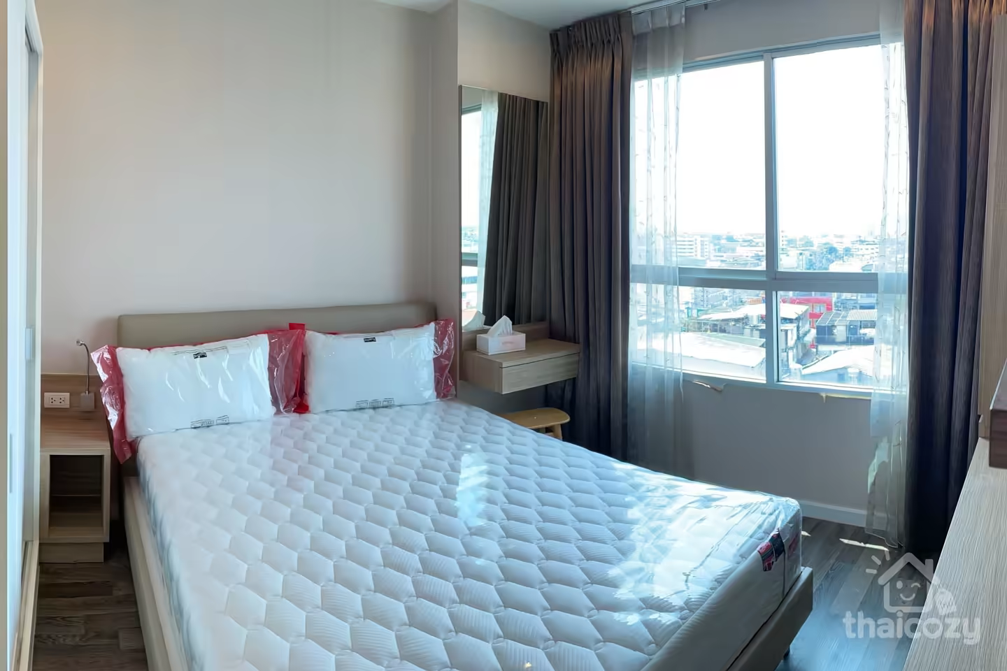 Modern Thai condo near MRT blue line photo 2