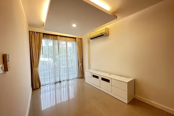 THE SILK PHAHOLYOTHIN 3, The modernist condo on the excellent location in Bangkok