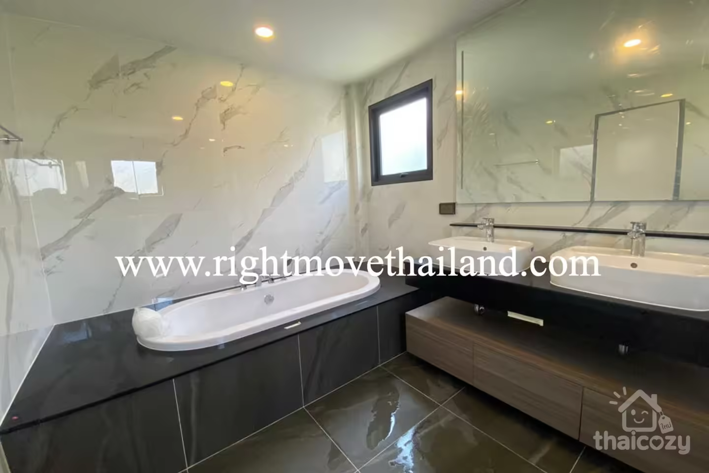 ザ・シティ スクムウィット-オンヌット 4BR 5Bath 252sqm photo 1